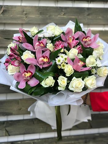 Букет цветов из: Розы и Хризантемы в Стригуны
