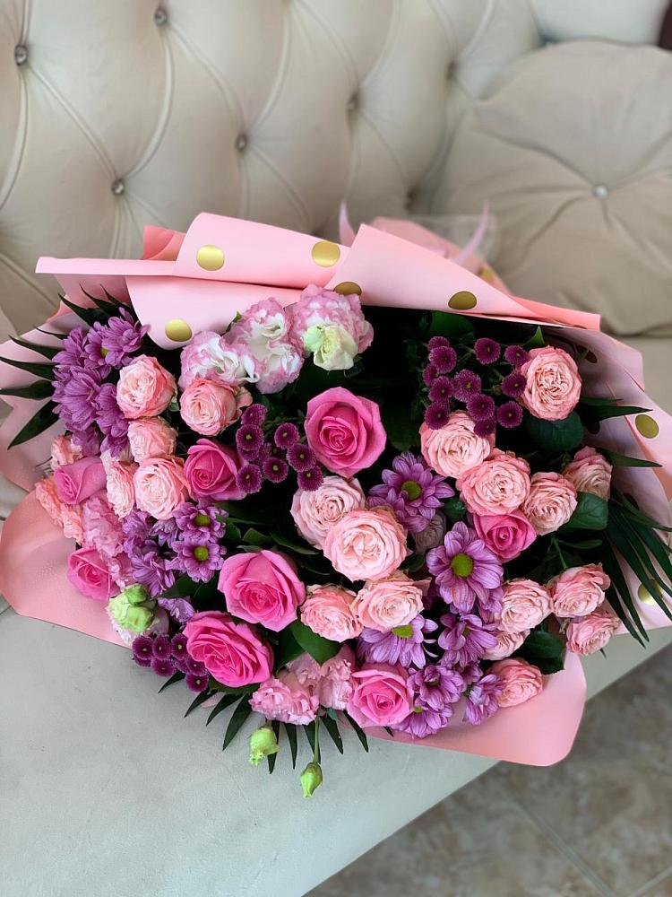 Букет цветов из: Хризантемы, Розы и Лизиантусы в Стригуны