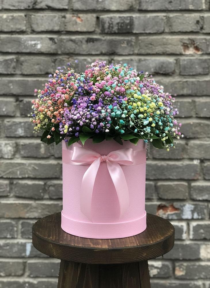 Цветочная композиция из Гипсофила и Розы в шляпной коробке в Стригуны