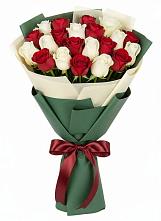 Букет Микс из красных и белых роз в Стригуны