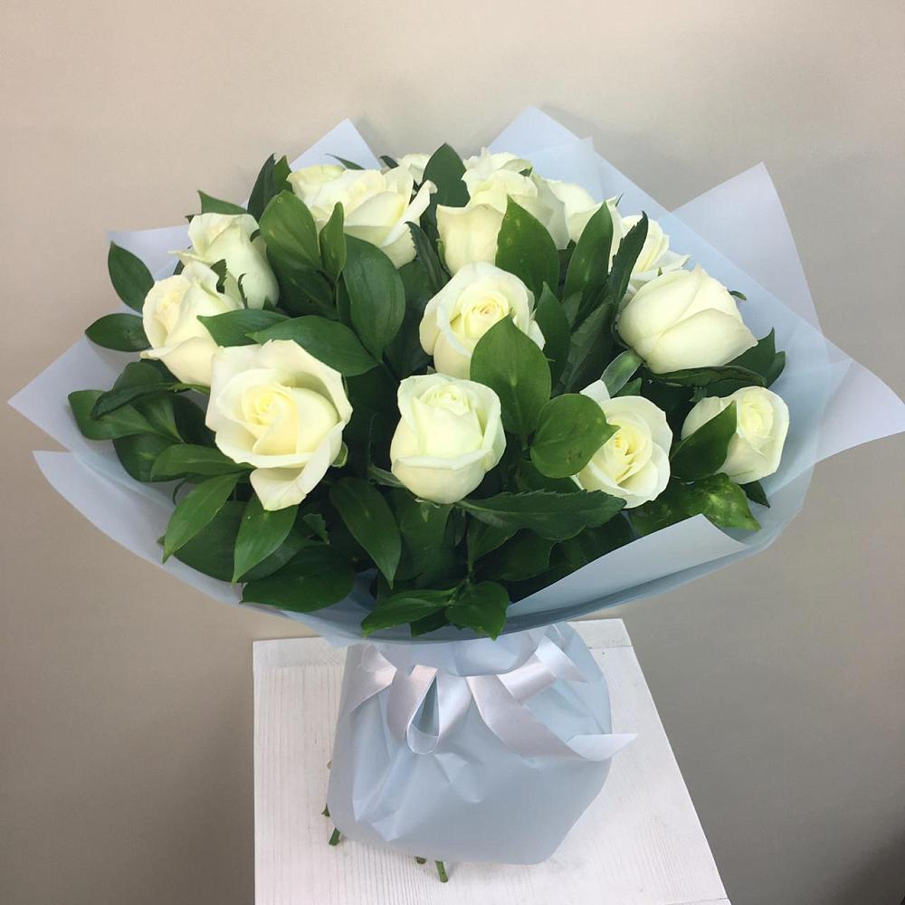 Букет 15 Белых роз Проуд в Стригуны
