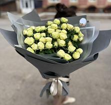 Букет Белые кустовые розы Солинеро в Стригуны