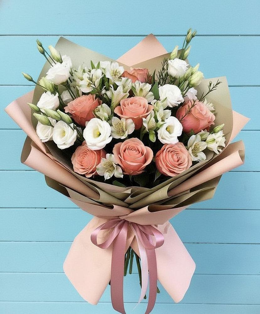 Букет цветов из: Розы, Альстромерии и Лизиантусы в Стригуны