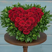 Цветочная композиция из Розы в виде сердца в Стригуны