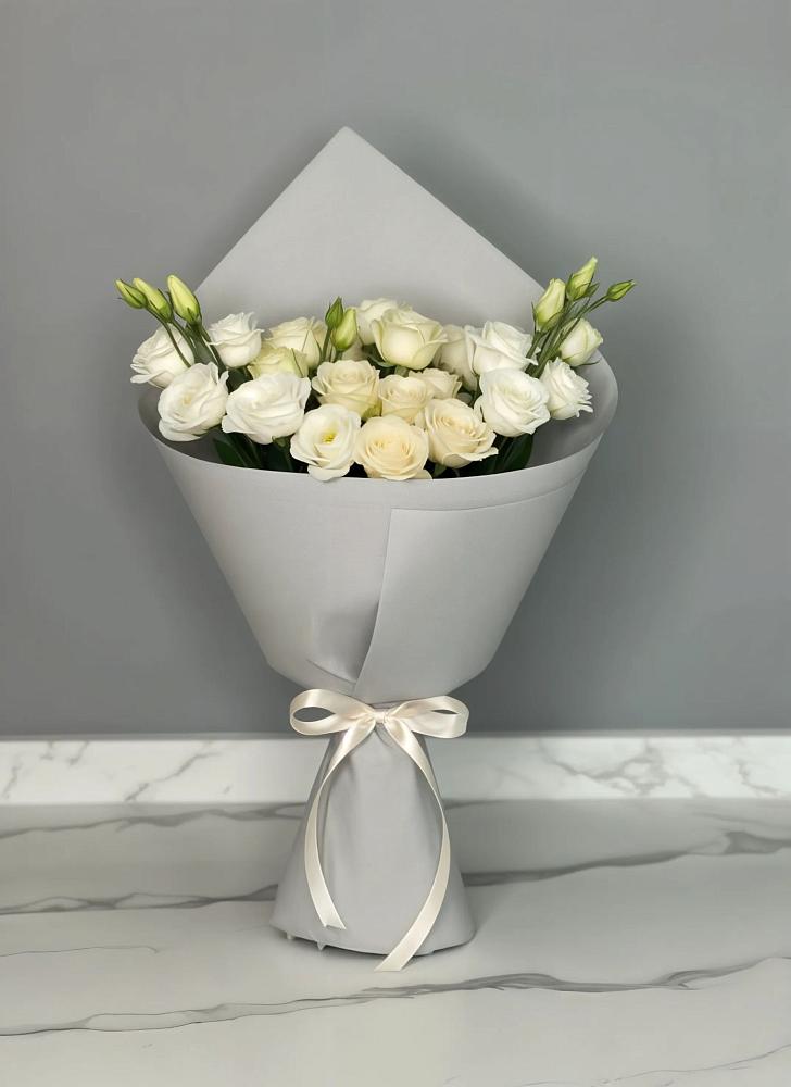 Букет цветов из: Розы и Лизиантусы в Стригуны