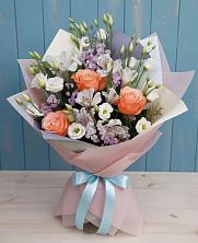 Букет цветов из:  Лизиантусы, Розы, Альстромерии и Гипсофила в Стригуны