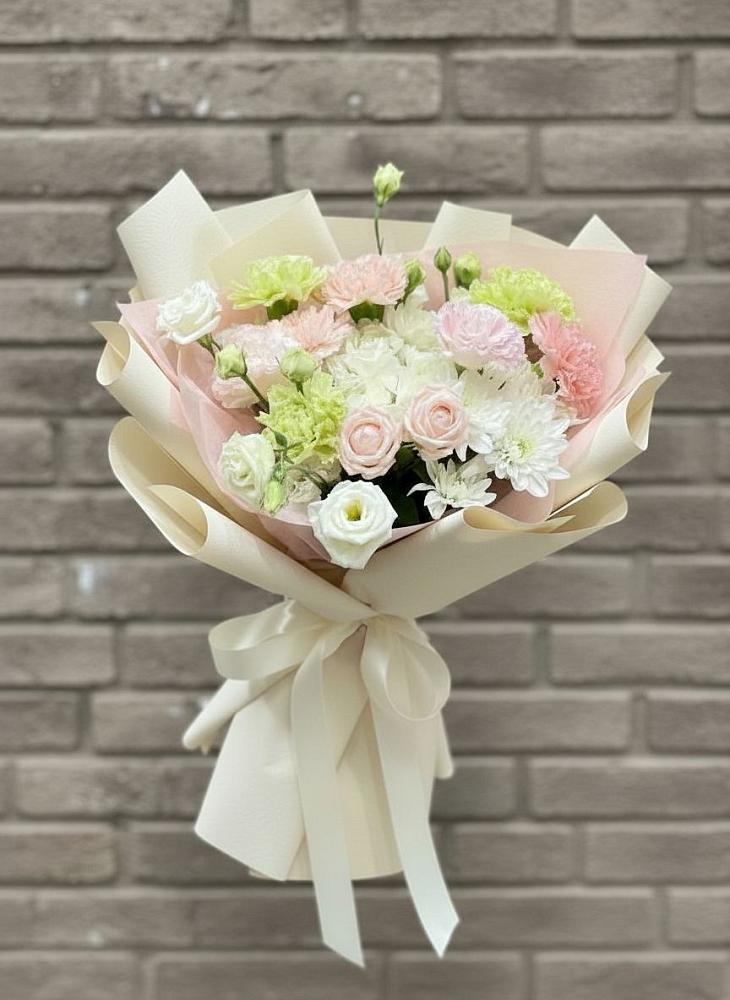 Букет цветов из: Гвоздики, Розы, Лизиантусы и Хризантемы в Стригуны