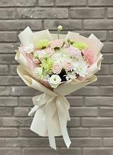 Букет цветов из:  Гвоздики, Розы, Лизиантусы и Хризантемы в Стригуны