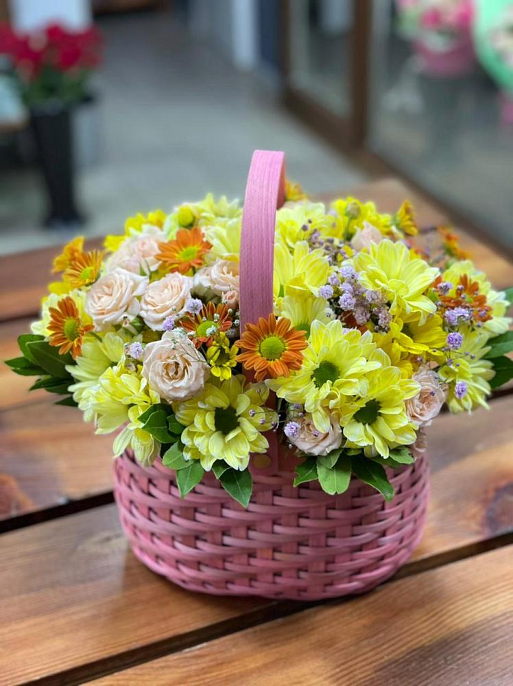 Цветочная композиция из Хризантемы и Розы в корзине в Стригуны