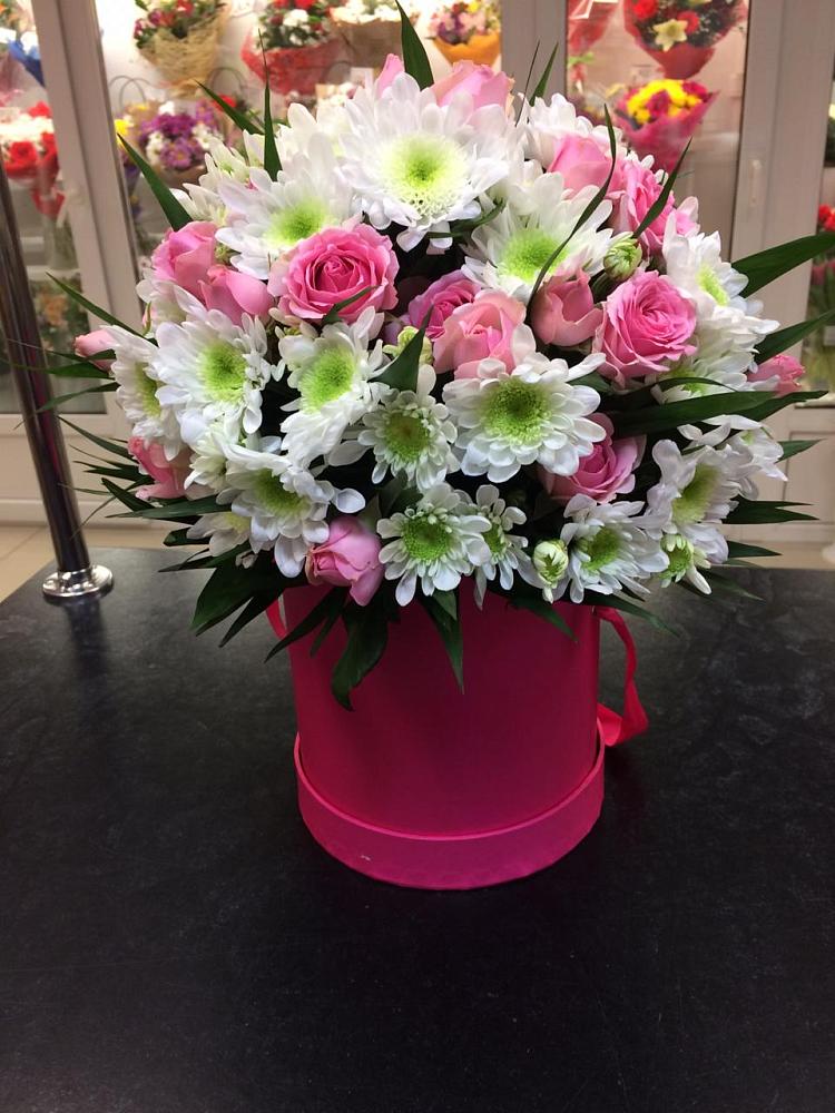 Цветочная композиция из Розы и Хризантемы в шляпной коробке в Стригуны