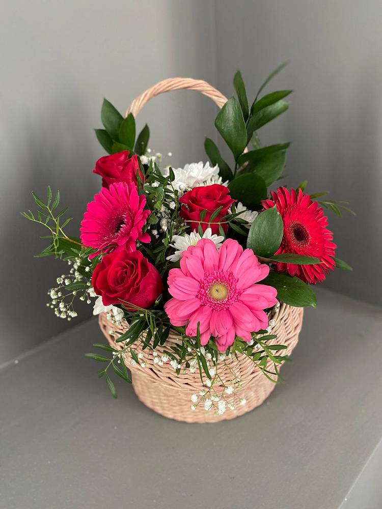 Цветочная композиция из Розы, Хризантемы и Герберы в корзине в Стригуны