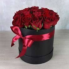 Цветочная композиция из Розы в шляпной коробке в Стригуны