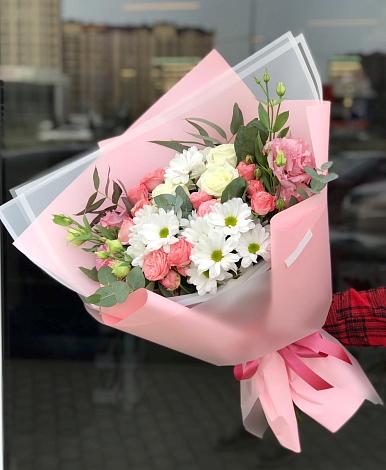 Букет цветов из: Розы, Лизиантусы и Хризантемы в Стригуны