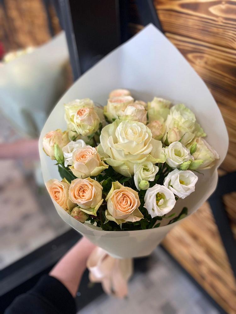 Букет цветов из: Розы и Лизиантусы в Стригуны