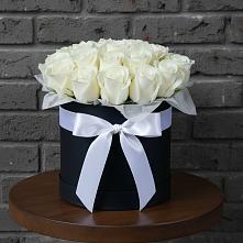 Цветочная композиция из Розы в шляпной коробке в Стригуны